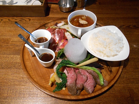 埼玉県越谷市千間台東１丁目にある鉄板ピストロのお店「la planche  ラ・プランシュ」欲張り肉プレート