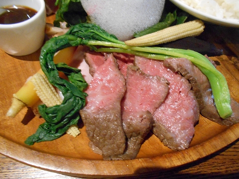 埼玉県越谷市千間台東１丁目にある鉄板ピストロのお店「la planche  ラ・プランシュ」欲張り肉プレートの肉