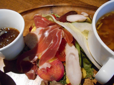 埼玉県越谷市千間台東１丁目にある鉄板ピストロのお店「la planche  ラ・プランシュ」欲張り肉プレートの肉