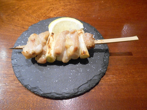 埼玉県越谷市千間台西３丁目にある焼鳥、居酒屋の「 炭火串焼 千喜」ねぎ間