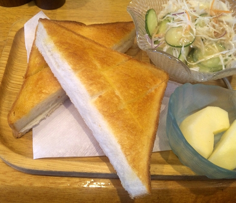 埼玉県春日部市備後東６丁目にあるカフェ「Cafe de Lupinus　カフェ ド ルピナス」モーニングセットのトースト