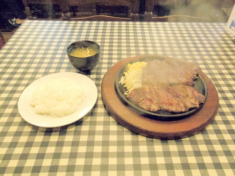 東京都練馬区関町北４丁目にあるステーキ店「TEXAS　テキサスむさし関」ダブルランチステーキ