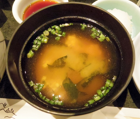 東京都渋谷区渋谷２丁目にある天ぷら店「てんぷら天松　東急東横店」おすすめ膳の味噌汁