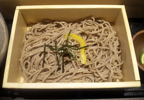 埼玉県所沢市北中１丁目にある和食、しゃぶしゃぶのお店「ゆず庵　所沢店」秋のゆず庵松花堂ランチの鴨南蛮つけそばのそば