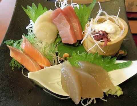 茨城県ひたちなか市西光地２丁目にある和食ファミリーレストラン「ばんどう太郎　ひたちなか店」ばんどう御膳の刺身