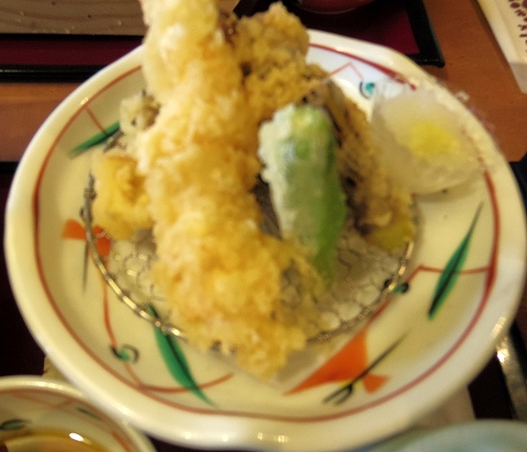 茨城県ひたちなか市西光地２丁目にある和食ファミリーレストラン「ばんどう太郎　ひたちなか店」ばんどう御膳の天ぷら