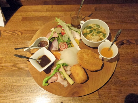 埼玉県越谷市千間台東１丁目にある鉄板ビストロのお店「la planche  ラ・プランシュ」カニクリームコロッケとイベリコ豚のメンチカツプレート