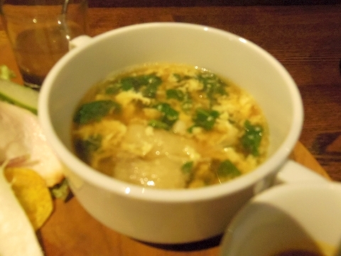 埼玉県越谷市千間台東１丁目にある鉄板ビストロのお店「la planche  ラ・プランシュ」カニクリームコロッケとイベリコ豚のメンチカツプレートのスープ