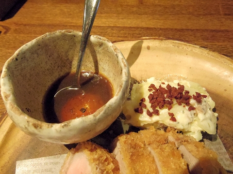 埼玉県越谷市千間台東１丁目にある鉄板ビストロのお店「la planche  ラ・プランシュ」富士幻豚ヒレとんかつのソース