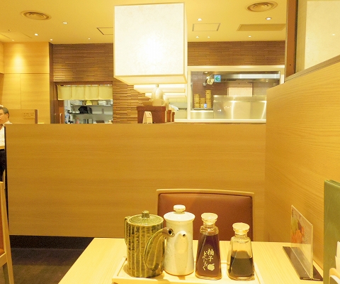 神奈川県川崎市川崎区駅前本町にある とんかつ和幸 川崎アゼリア本店 です 最寄駅は京急本線と京急大師線の京急川崎 駅及びjr東海道本線とjr京浜東北線とjr南武線の川崎駅になります 川崎アゼリア地下1階にあります ランチタイムに行き特ロースかつ御飯をいただきまし