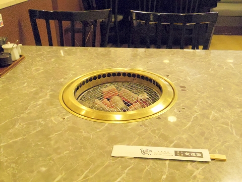 神奈川県川崎市川崎区小川町にある焼肉店「炭火焼肉 食道園」店内 神奈川県川崎市川崎区小川町にある焼肉店「炭火焼肉 食道園」店内