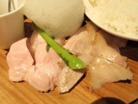 埼玉県越谷市千間台東１丁目にある鉄板ビストロのお店「la planche  ラ・プランシュ」欲張り肉プレートの富士幻豚のロース、モモ