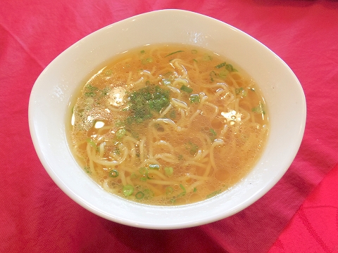 埼玉県越谷市登戸町にある中華料理店「ヌーベルシノワ Ishibashi」水晶 鶏肉の唐揚げシンプルなスープ麺 埼玉県越谷市登戸町にある中華料理店「ヌーベルシノワ Ishibashi」水晶 鶏肉の唐揚げシンプルなスープ麺