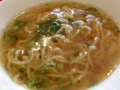 f:埼玉県越谷市登戸町にある中華料理店「ヌーベルシノワ Ishibashi」水晶 鶏肉の唐揚げシンプルなスープ麺 埼玉県越谷市登戸町にある中華料理店「ヌーベルシノワ Ishibashi」水晶 鶏肉の唐揚げシンプルなスープ麺