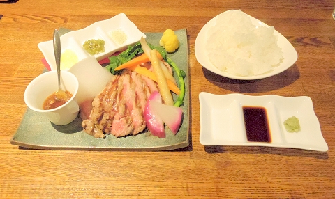 la planche  ラ・プランシュ　ランチプレート（アンガス牛サーロインステーキ）とライス　