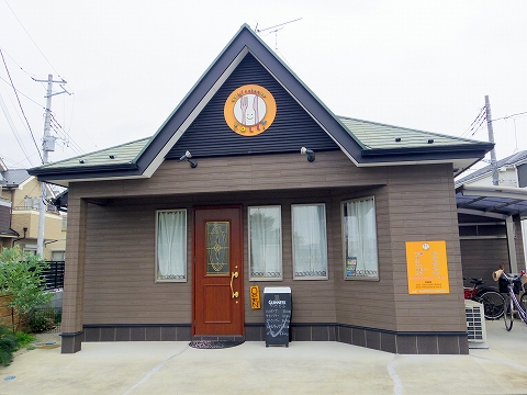 埼玉県春日部市牛島にある洋食店「キッチンローリー　Kitchen ROLLY」店内入口