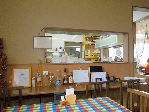 埼玉県春日部市牛島にある洋食店「キッチンローリー　Kitchen ROLLY」店内