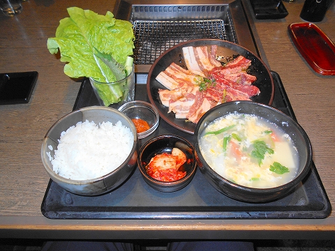 埼玉県さいたま市岩槻区城南２丁目にある焼肉店「炭火焼肉　七輪房　岩槻城南店」特盛り200ランチ