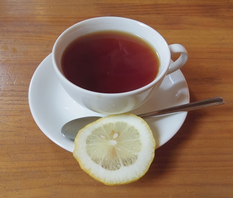 埼玉県春日部市藤塚にあるカフェ「琥珀」ホットレモンティー