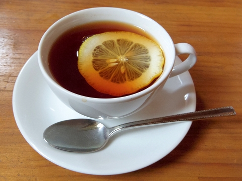 埼玉県春日部市藤塚にあるカフェ「琥珀」ホットレモンティー