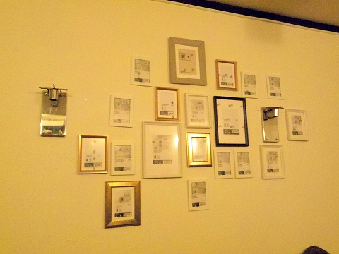 埼玉県越谷市千間台西５丁目にあるカレー専門店「スパイスカレー モクロミ　spice curry mokuromi」店内