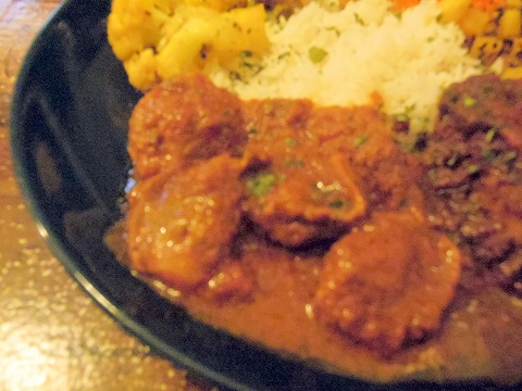 埼玉県越谷市千間台西５丁目にあるカレー専門店「スパイスカレー モクロミ　spice curry mokuromi」砂肝のカレー