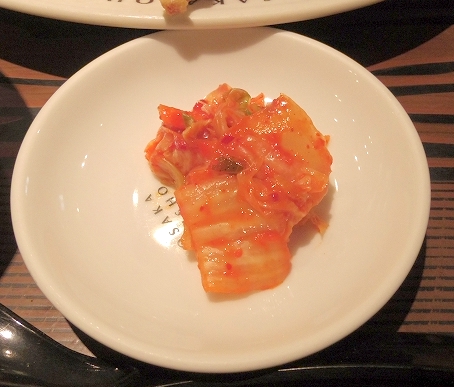 神奈川県川崎市川崎区砂子２丁目にある中華料理店「大阪王将　川崎駅東口店」とりの唐揚げ定食のキムチ