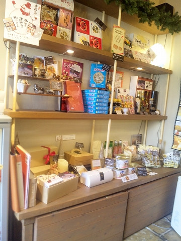 埼玉県所沢市宮本町２丁目にあるカフェ「うずら屋」店内