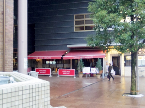 石川県金沢市青草町にあるイタリアン カフェアルコ メルカート Caffe Arco Mercato です 最寄駅はjr北陸新幹線 Jr北陸本線 Irいしかわ鉄道線の金沢駅もしくは北陸鉄道浅野川線の北鉄金沢駅になります 近江町市場内にあります 近江町オムライスをいただきました