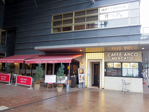 石川県金沢市青草町にあるイタリアン カフェアルコ メルカート Caffe Arco Mercato です 最寄駅はjr北陸新幹線 Jr北陸本線 Irいしかわ鉄道線の金沢駅もしくは北陸鉄道浅野川線の北鉄金沢駅になります 近江町市場内にあります 近江町オムライスをいただきました