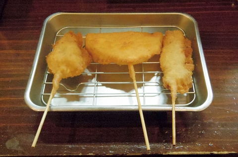 東京都新宿区上落合２丁目にある「串揚げ　あげあげ　中井店」串揚げ（とり、玉ねぎ、豚ロース）