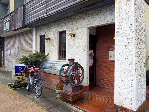 石川県加賀市山代温泉桔梗丘１丁目にある喫茶店「ニュー熊の巣」外観