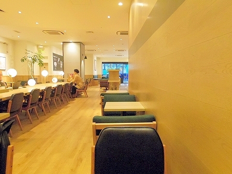 神奈川県川崎市川崎区砂子２丁目にあるカフェ「EXCELSIOR CAFFE　エクセルシオール カフェ バリスタ ホテルサンルート川崎店」店内