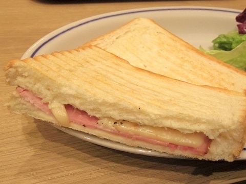 神奈川県川崎市川崎区砂子２丁目にあるカフェ「EXCELSIOR CAFFE　エクセルシオール カフェ バリスタ ホテルサンルート川崎店」ハムチーズサンドプレート