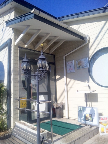 埼玉県所沢市北所沢にある中華料理店「上海料理　寒舎」入口