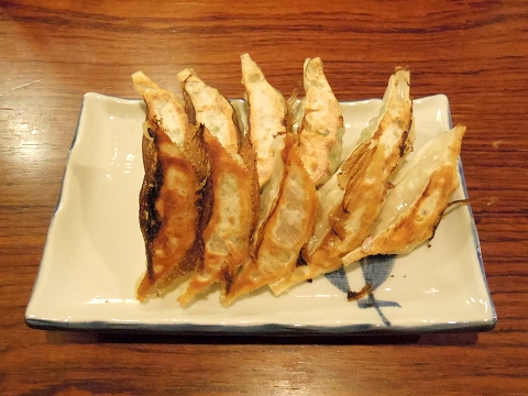 東京都板橋区成増2丁目にある焼鳥、餃子、居酒屋の「小鉄屋 成増店」 小鉄餃子合い盛り 東京都板橋区成増2丁目にある焼鳥、餃子、居酒屋の「小鉄屋 成増店」 小鉄餃子合い盛り