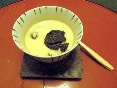 石川県金沢市末町の犀川温泉にある料理温泉旅館「滝亭」能登牡蠣羽二重蒸しトリュフ 石川県金沢市末町の犀川温泉にある料理温泉旅館「滝亭」能登牡蠣羽二重蒸しトリュフ