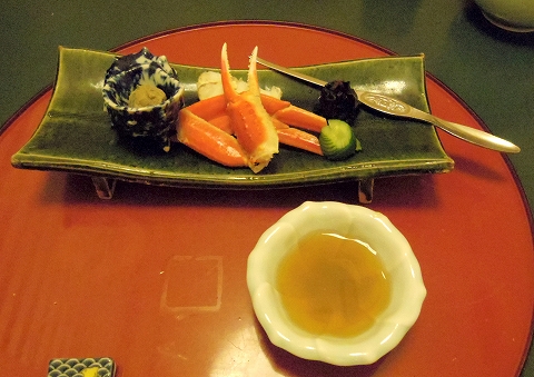 石川県金沢市末町の犀川温泉にある料理温泉旅館「滝亭」津和井蟹 金時草 胡瓜 石川県金沢市末町の犀川温泉にある料理温泉旅館「滝亭」津和井蟹 金時草 胡瓜