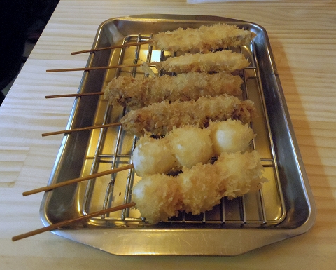 東京都新宿区中落合１丁目にある串揚げ、串かつのお店「串かつ源」大山地鶏ささみ