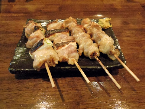 神奈川県川崎市中原区木月２丁目にある焼鳥店「鳥作　元住吉店」ねぎま、皮