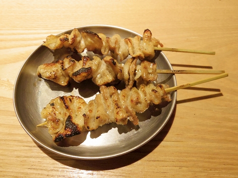 東京都新宿区中落合１丁目にある居酒屋「四文屋　中井店」鳥皮（塩）