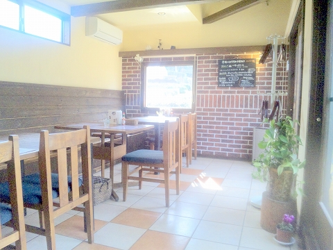 埼玉県所沢市久米にあるカフェ、イタリアンのお店「カフェ&レストラン café＆restaurant 周」店内