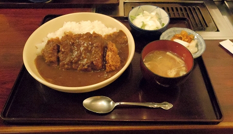 埼玉県所沢市荒幡にある焼肉、ラーメン、釜飯の「バーベキューあらはた」カツカレー