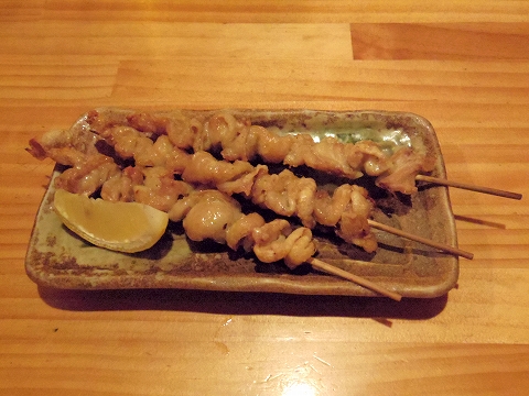 東京都新宿区大久保１丁目 にある「海鮮居酒屋 築地市場298 東新宿店」鶏皮串