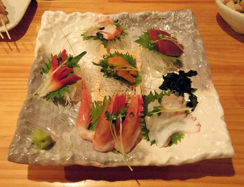 東京都新宿区大久保１丁目 にある「海鮮居酒屋 築地市場298 東新宿店」鶏皮串