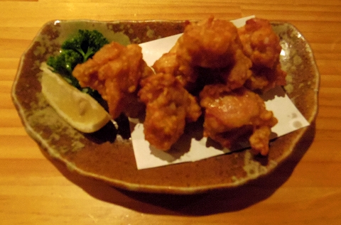 東京都新宿区大久保１丁目 にある「海鮮居酒屋 築地市場298 東新宿店」若鶏の唐揚げ