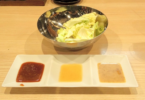 東京都板橋区成増２丁目にある串揚げ、居酒屋「八五郎　成増店」セルフキャベツ