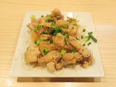 東京都板橋区成増２丁目にある串揚げ、居酒屋「八五郎　成増店」鳥皮ポン酢