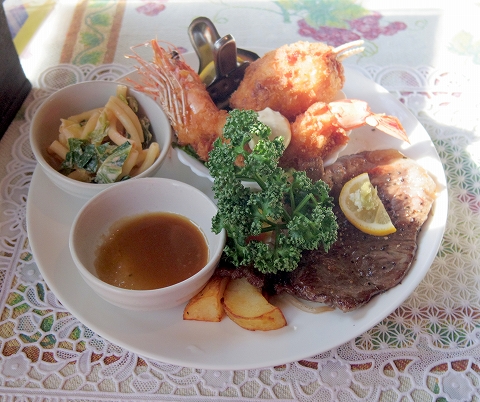 茨城県水戸市見川町にある洋食店「レストハウス時代屋」黒毛和牛リブロースステーキとフライの盛り合わせ 茨城県水戸市見川町にある洋食店「レストハウス時代屋」黒毛和牛リブロースステーキとフライの盛り合わせ