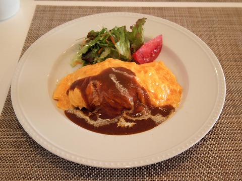 埼玉県越谷市千間台西１丁目にあるパンケーキのお店「fluffy cafe　フラッフィー カフェ」こだわり卵のふわとろオムライス